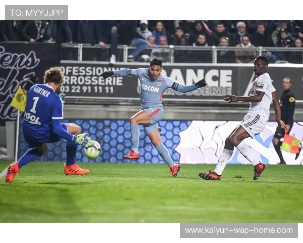 大不里士拖拉机0-2不敌萨德 客队传控体系完全掌控比赛节奏